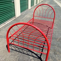 TWIN METAL BED FRAME