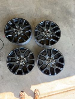 2025 tundra 20 in black platinum wheels