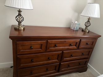 Dressers w 2 nightstands