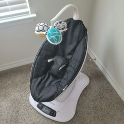 Swing mamaRoo On SALE with INSERT! With Delivery 30 Miles Upon Request