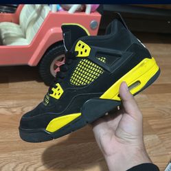 JORDAN 4 THUNDER