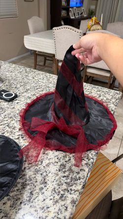 Women’s witch hat