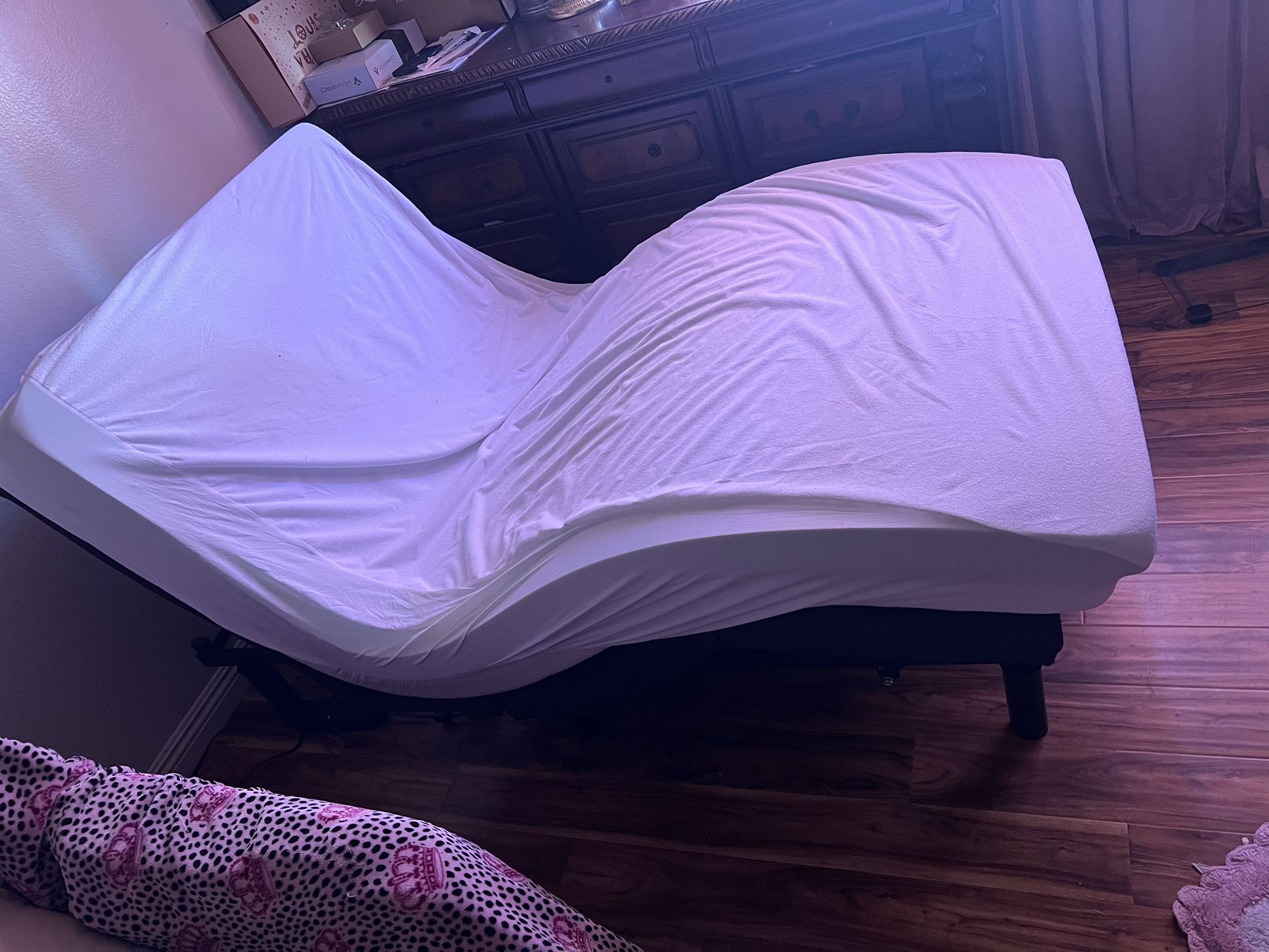 Adjustable XL twin Bed
