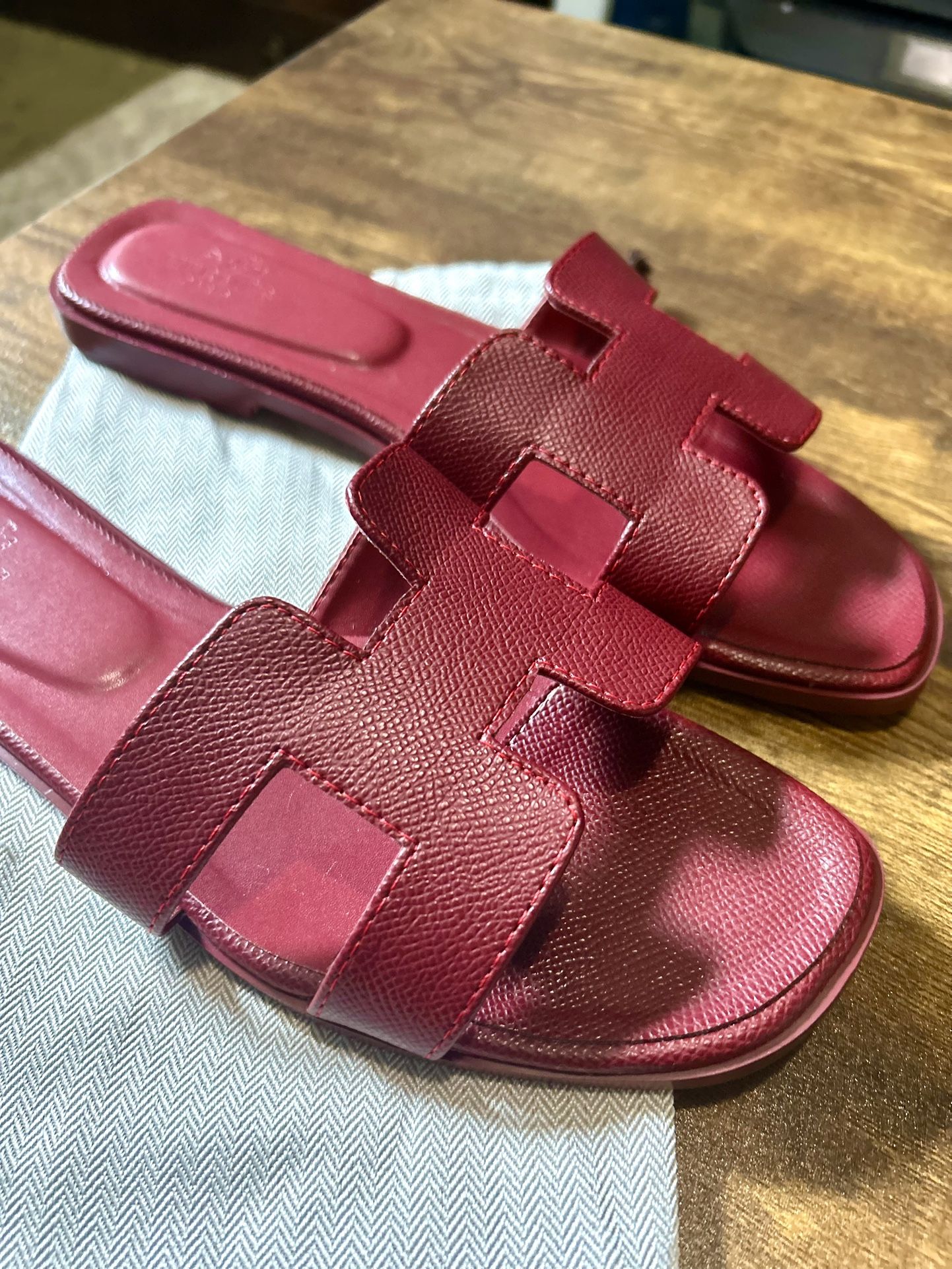 Women’s Hermes Wine Colored Slides