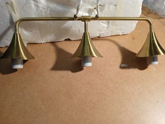 3 Bulb GOLDTONE BATHROOM VANITY LIGHT