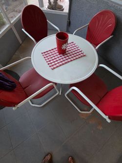 Crosley retro metal table and 4 chairs