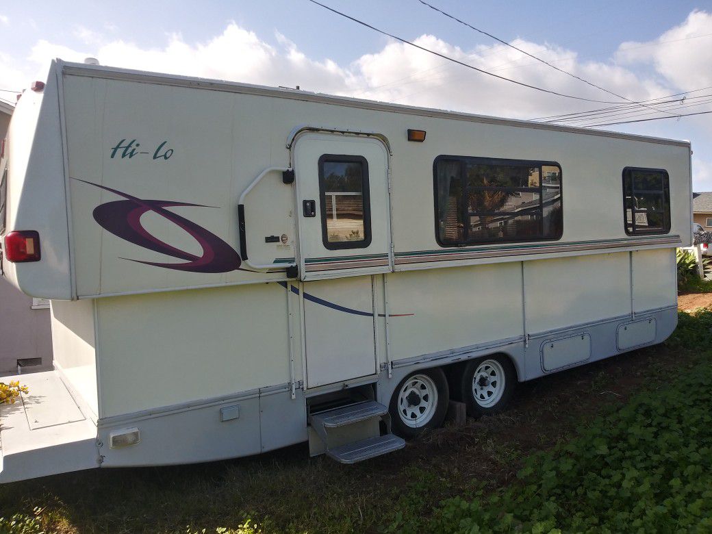 Hi low camper great condition ! Tags up to date tittle in hand