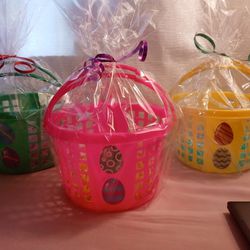 Easter Mini Favor Baskets  & 12 Easter Eggs 6 Different Color Baskets