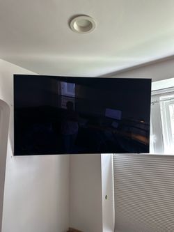 LG flat screen tv- mount can be included!
