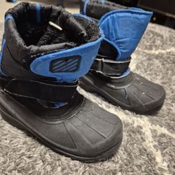 Boys Size 2 Winter Boots 