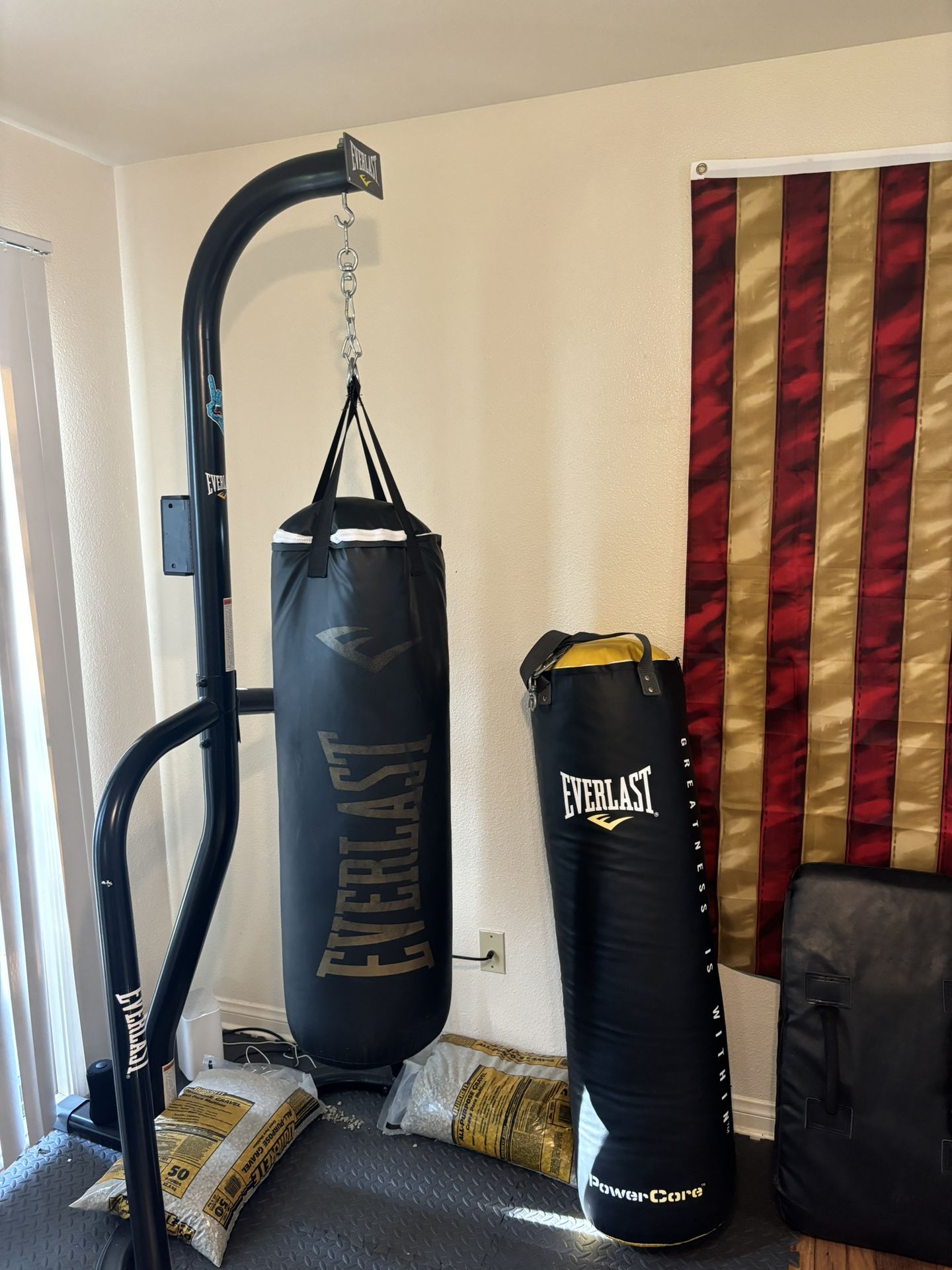 Standing Punching Kickboxing Bag Everlast
