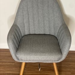 Mid Century Modern Style Chair