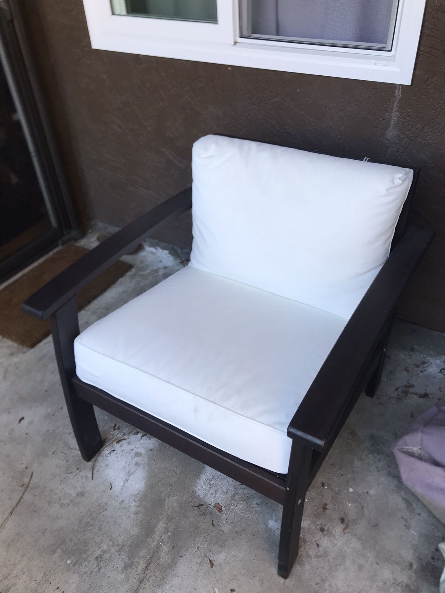 Ikea Kloven Outdoor chair with white cushions and outdoor cover!