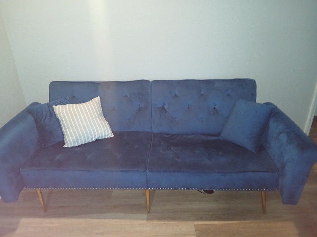 Nice Blue Couch 