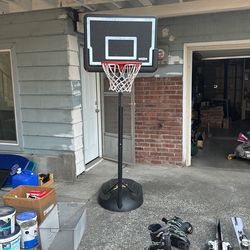 Lifetime Height Adjustable Portable Basketball Hoop .