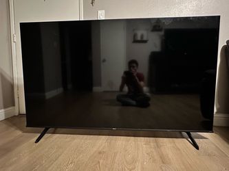 75-inch Hisense TV - Broken Screen / For Parts Only