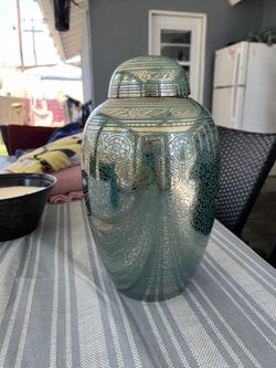 Adult urn 
