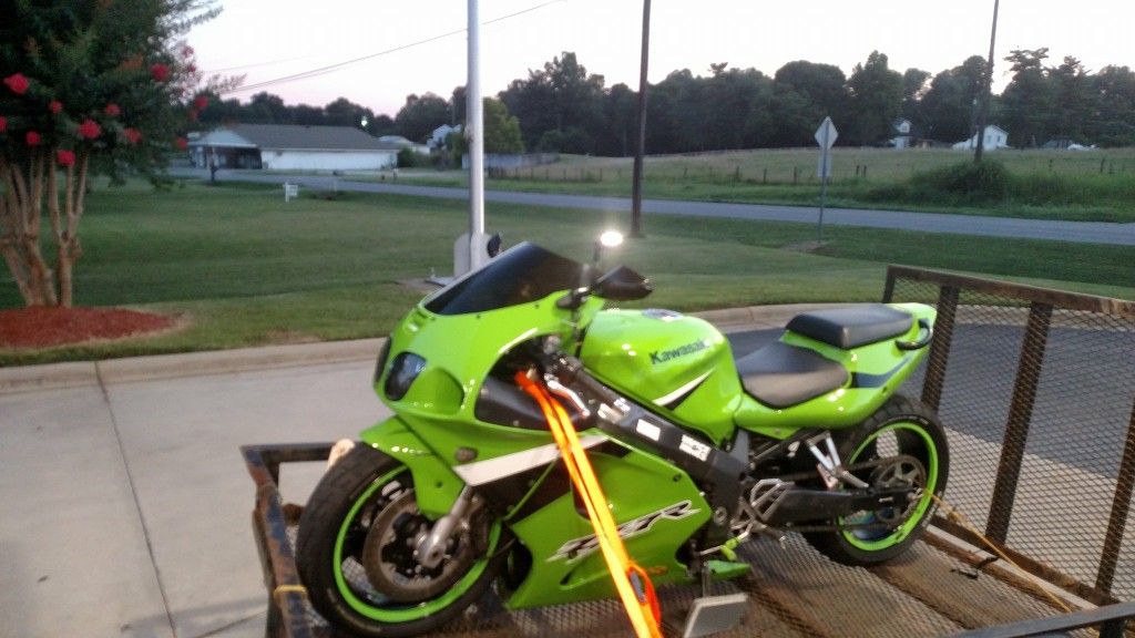 03 zx7r stretched and lowered nice!!!!!!!!!!!26000 miles!!! for