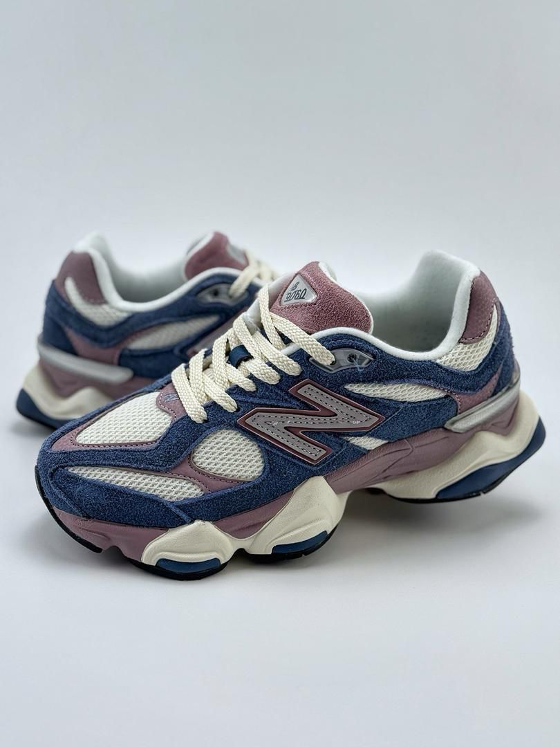 New Balance Sneaker Pallets