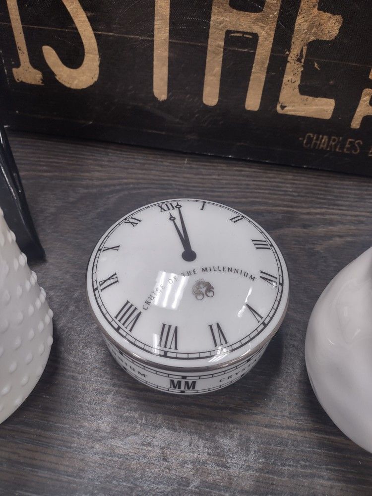 Cute Clock Porcelain Jewelry Ring Holder 