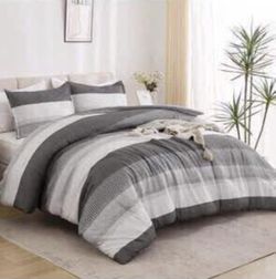 COMFORTER SET-SIZE OVERSIZED KING.