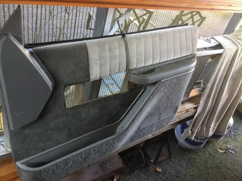 Chevy C/K 1500 Silverado Cheyenne GMC C1500 K1500 interior seat 60/40 door panels gmt400