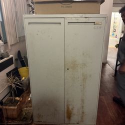 Locking Metal Cabinet With Key