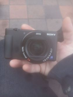Sony mirrorless zv1 sonnar camera