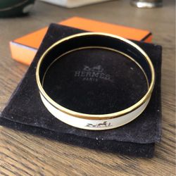 Hermès Bracelet Enamel Horse Beige Gold_ Luxury_