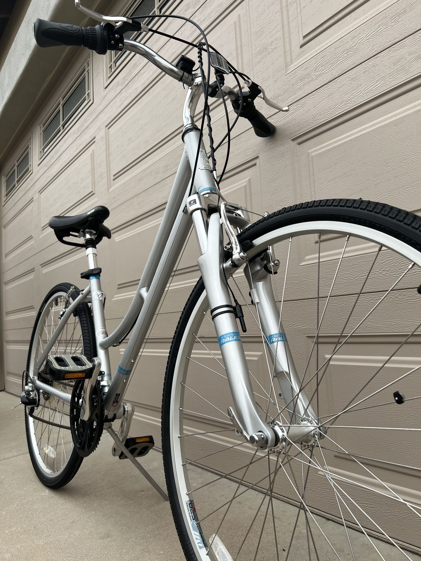 Raleigh Route 3.0 Hybrid Comfort Bike