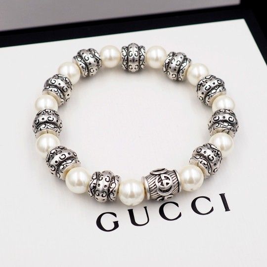 Gucci vintage metal pearl bracelet