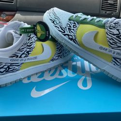 Nike Dunk Low Doernbecher Zoe