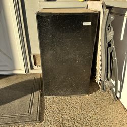 3.2 Cu Ft Mini fridge 