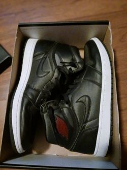 AJ1 Black Satin/Gym Red sz 9.5 - $75 firm