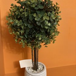 Decorative artificial topiary boxwood 18 inches tall