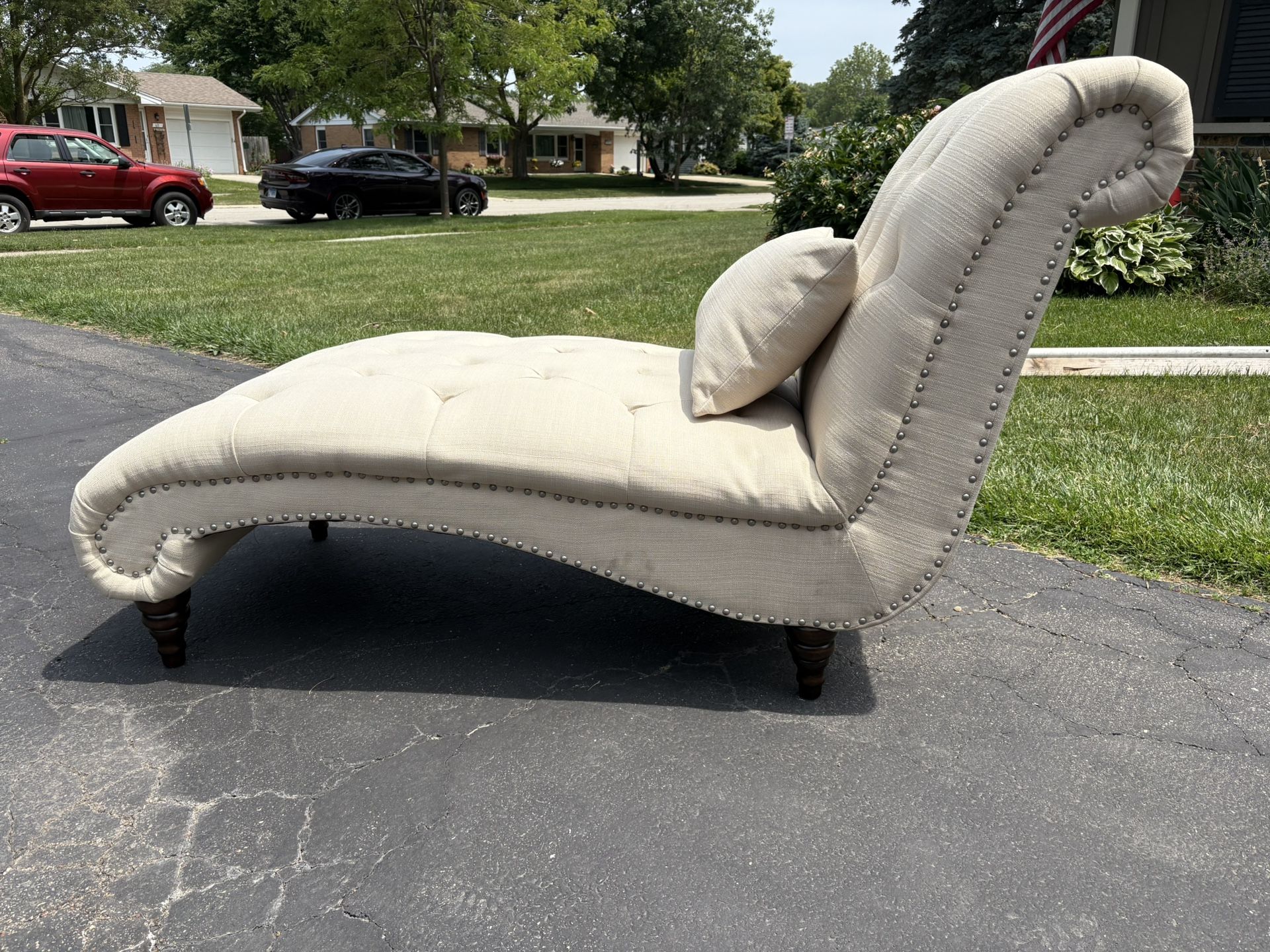 Chaise lounge chair