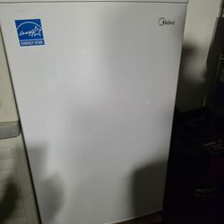 Midea 3.0 Cubic Ft. Upright Freezer