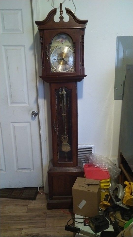 Emperor Working Grandma Clock