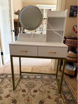 Vanity makeup center