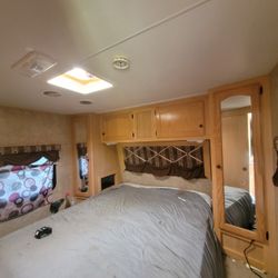 2009 Travel Trailer 32"