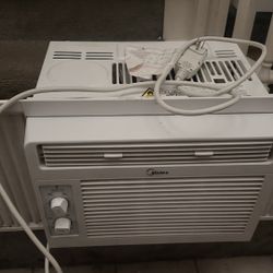 Media 5000BTU Window Air Conditioner