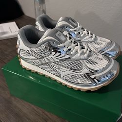 Bottega veneta orbits size 10