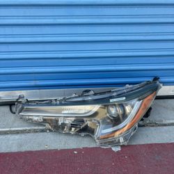 2020,21,22,2023 Toyota Corolla Le Headlight Lh