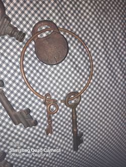 Vintage Giant Mayan Skeleton Keys And Sphinx Padlock