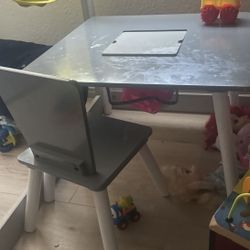 Kids Table 2 Chairs