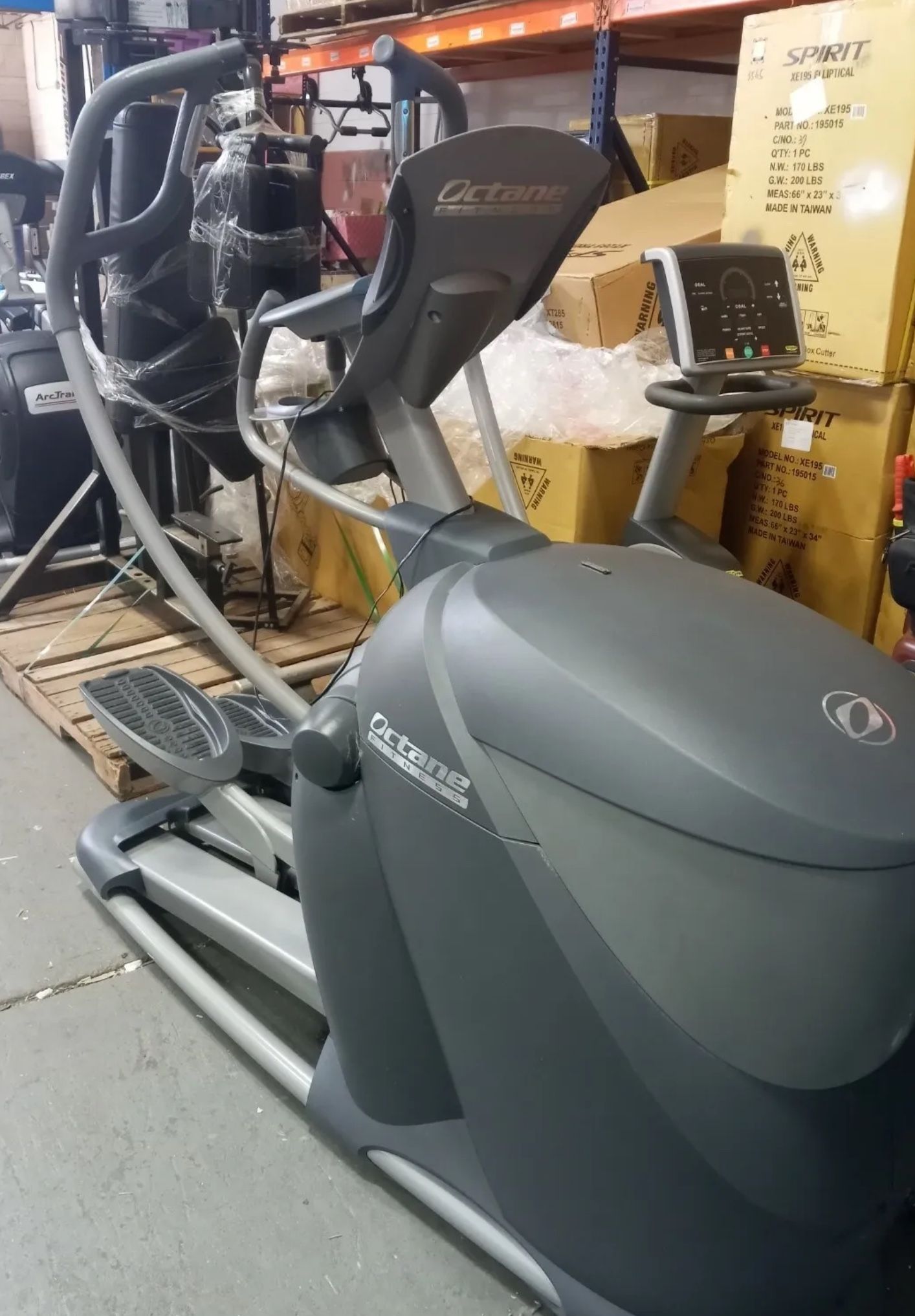 Octane Fitness Pro 3700 Classic Elliptical Machine Trainers