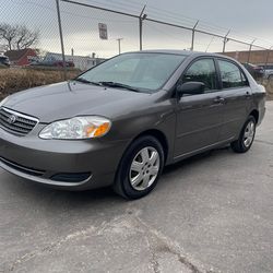 2005 Toyota Corolla LE con 122 mil millas