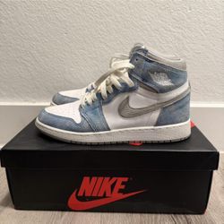 Hyper Royal Jordan 1s