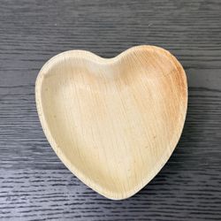 Disposable Palm Leaf Heart Plates (17 ct)