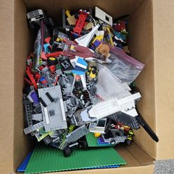 6,000+ Legos!